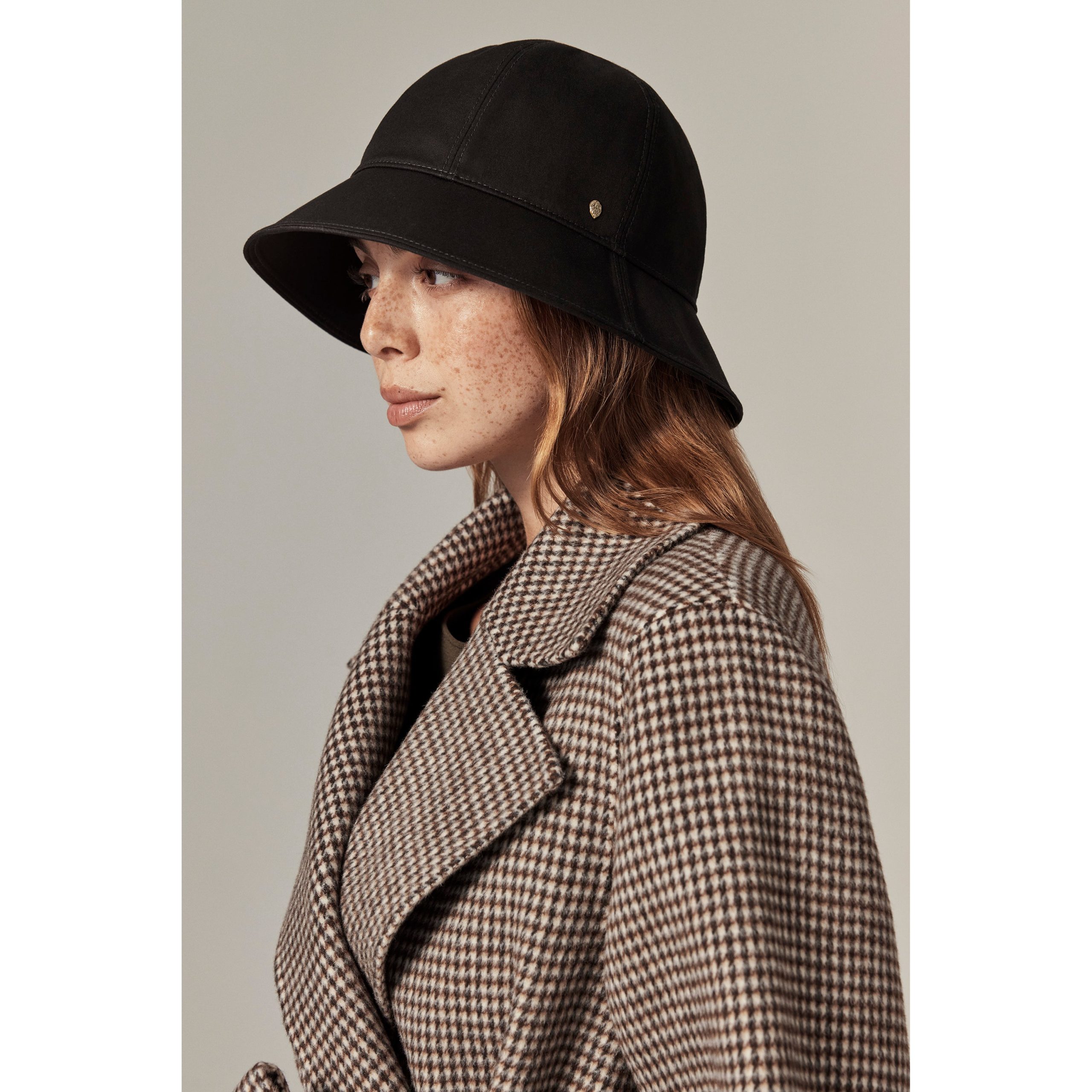 HAT52087_Black_2_2b8d85dc-6921-4851-99f9-50d91c55ac6f.jpg