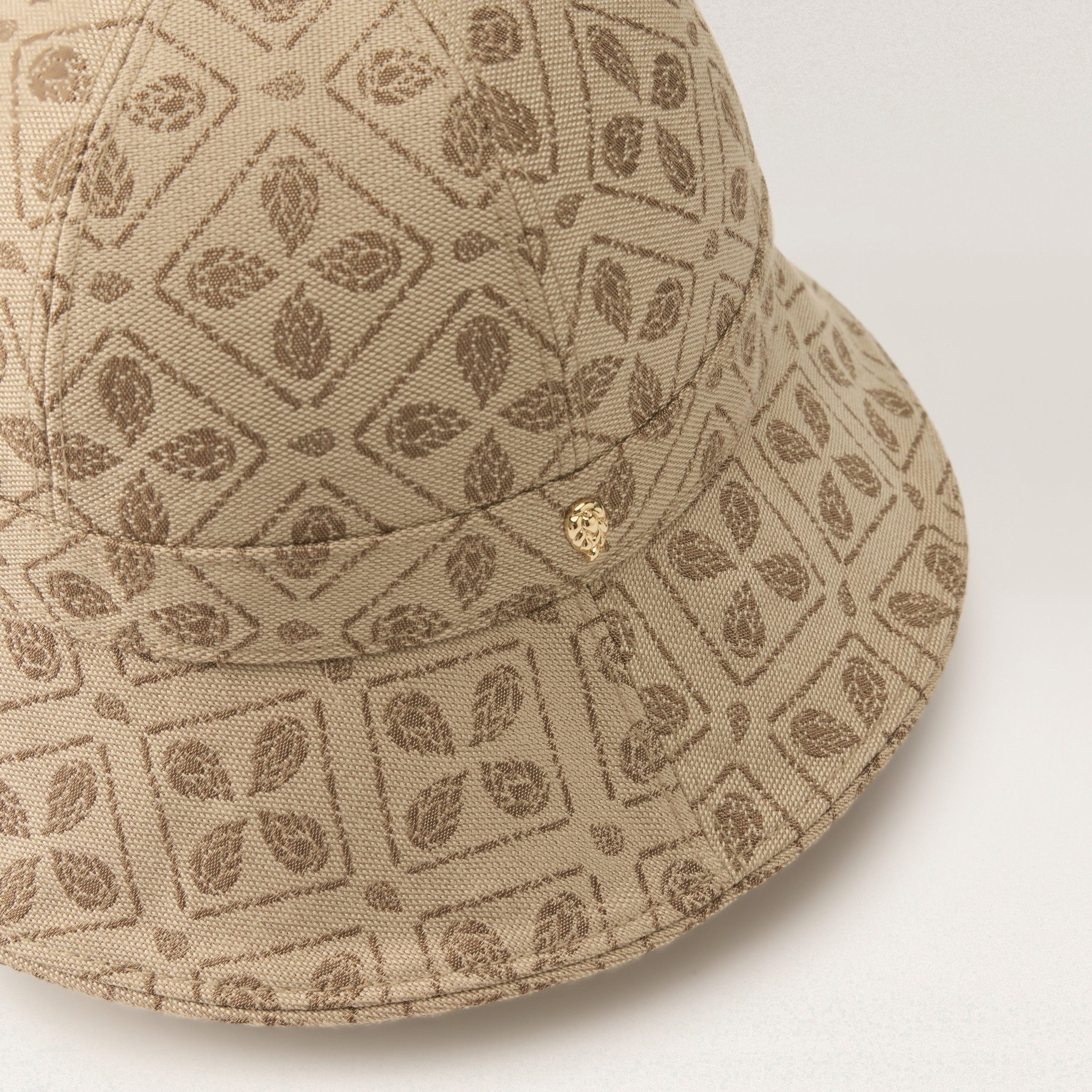 HAT52099_JacLatte_4.jpg