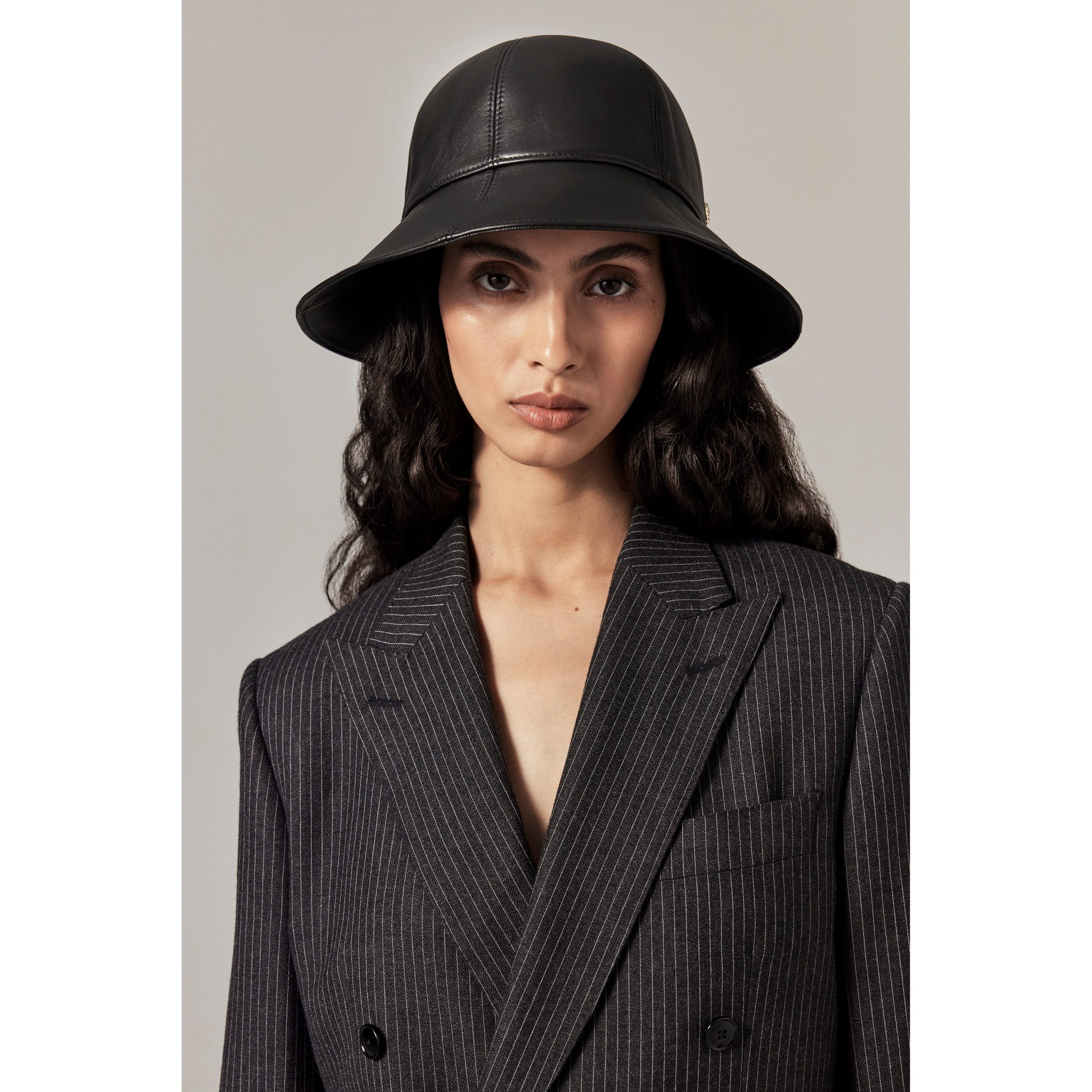 HAT52103_Black_2.jpg